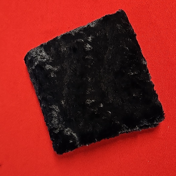 2 very large pieces of soft faux fur for flat lays props RESELLER MUST HAVE EUC - Picture 4 of 9